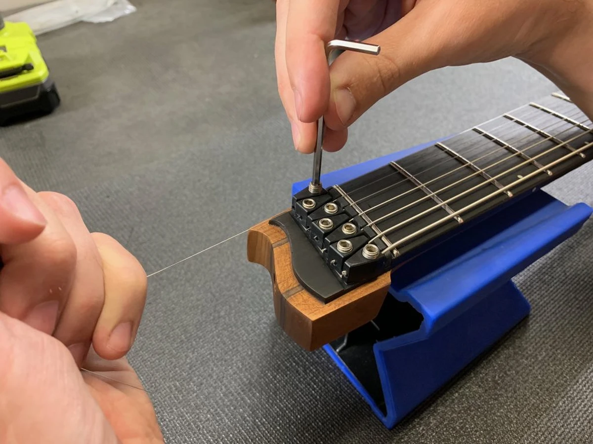 .strandberg* ギターの弦交換方法