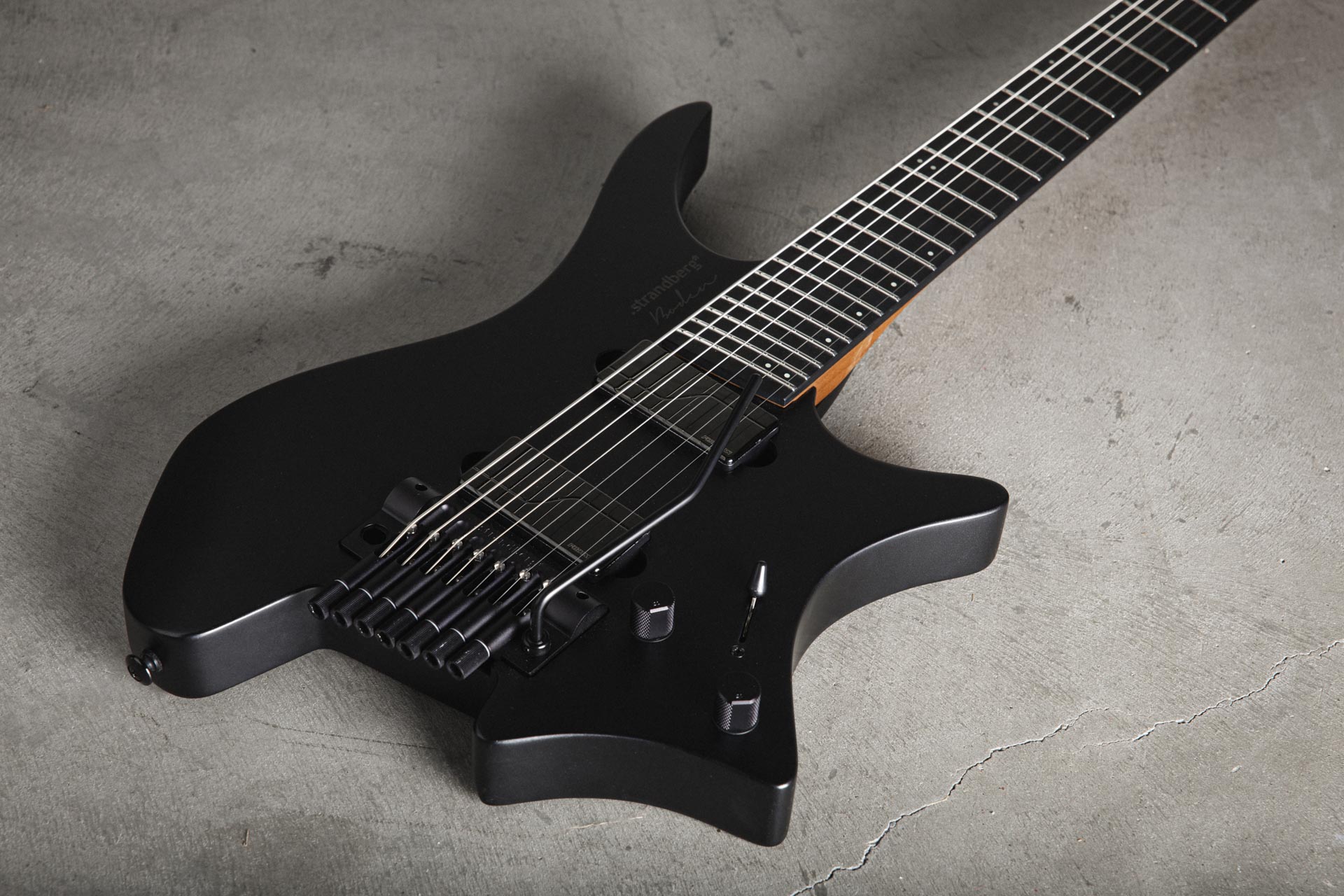 .strandberg* で弾く７弦・８弦ギターのチューニング